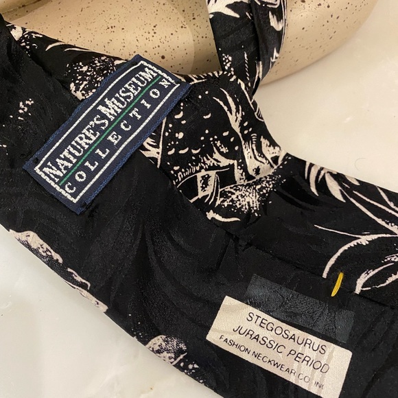 3/$30 🎉HP🎉 Dinosaur silk tie - Picture 3 of 4